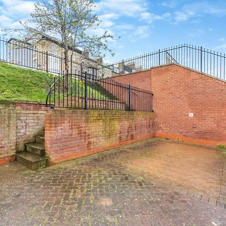 3 Bed In Whitby Oc-F28862